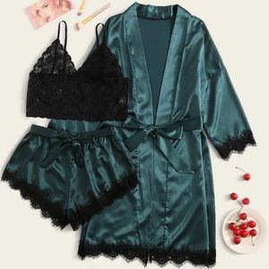 ❌SOLD!!!❌ Brand New rich green and black set.